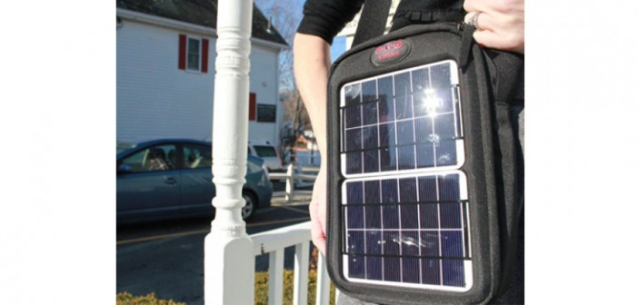 Rucsac fotovoltaic cu baterii solare pentru laptop