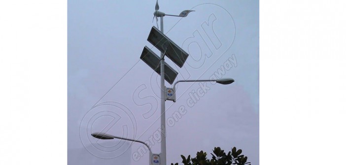 Stâlp de iluminat hibrid cu panouri solare și eoliană HI-4M preț