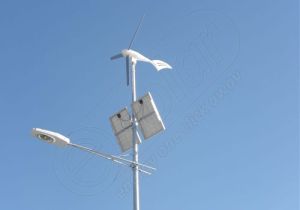 Stalpi iluminat public solar hibrid cu eoliana HI-3M