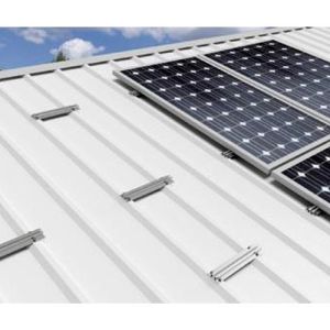 Structura de prindere pe acoperis pentru 4 module fotovoltaice dispuse vertical pe sine de mici dimensiuni din aluminiu robust pret ieftin