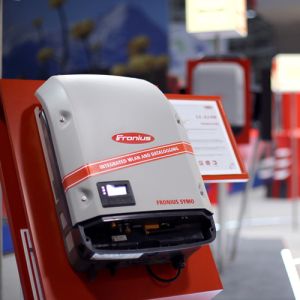 Invertoare trifazate solare DC/AC Symo 15.0-3-M Fronius cu design compact