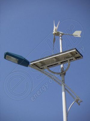 Stalpi solari hibrizi cu eoliana iluminat public HI-5M 3