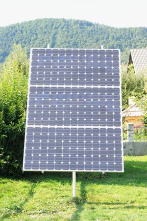 Celule solare fotovoltaice instalate pe trackere Orizont Uno 0.9 KWp 4